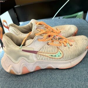 Nike Sneakers in Cream and Orange